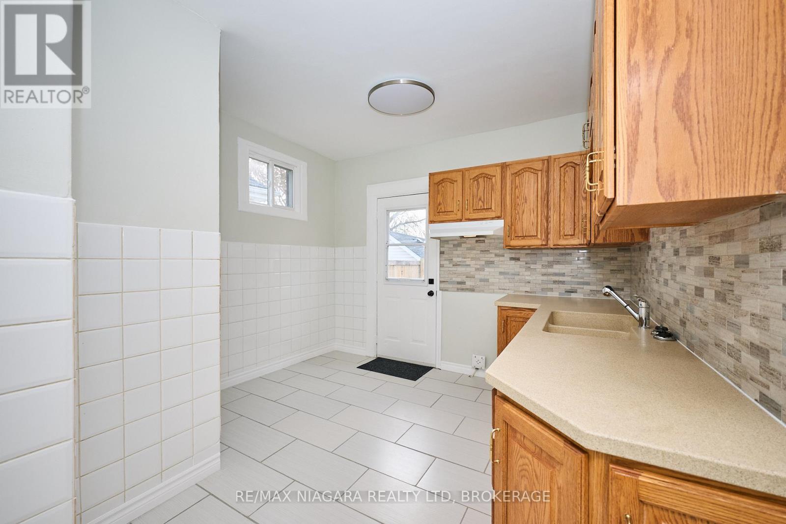 5006 Morrison Street, Niagara Falls, Ontario  L2E 2C6 - Photo 11 - X12700934