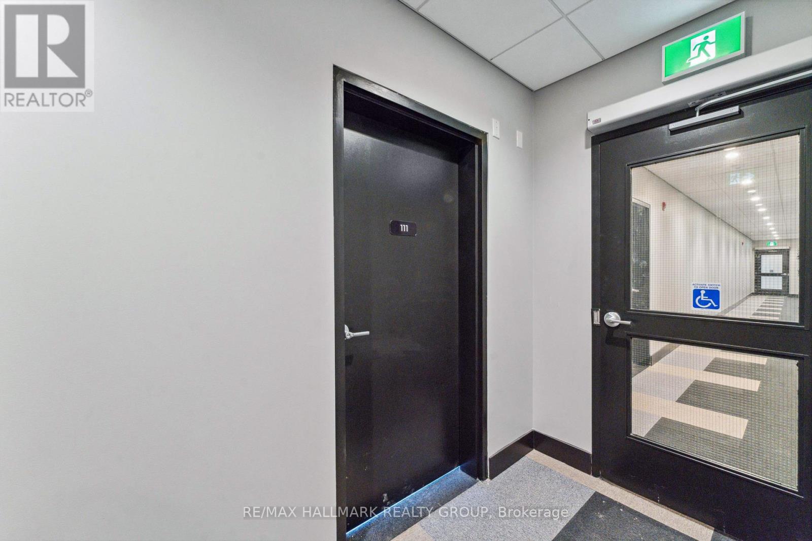 11 - 1340 Hemlock Rd Road, Ottawa, Ontario  K1K 2G8 - Photo 12 - X12474092