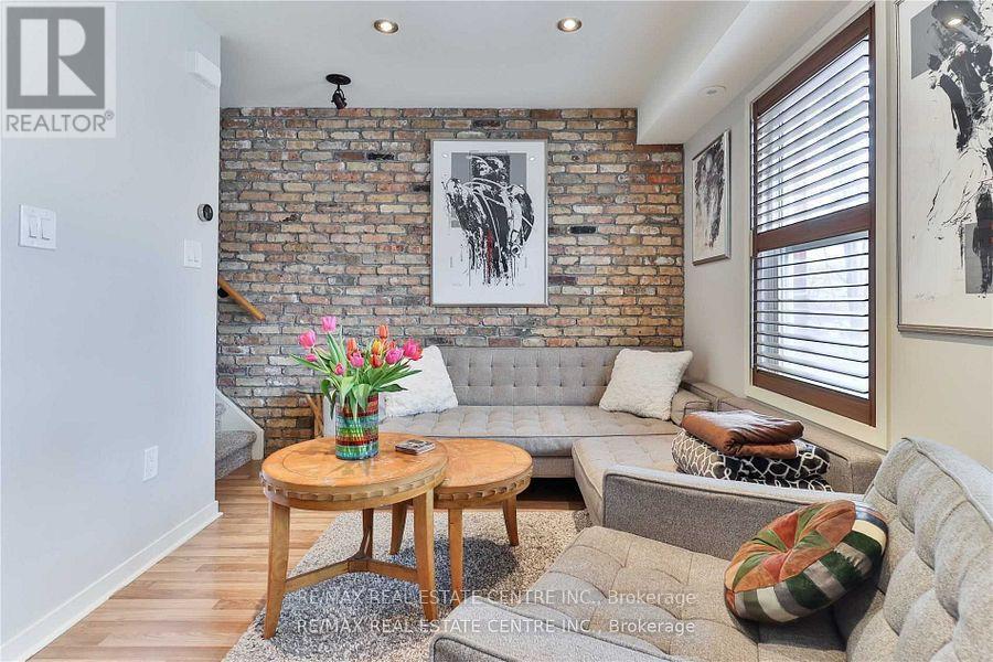 5 - 823 Dundas Street E, Toronto, Ontario  M4M 1P9 - Photo 3 - E12702410