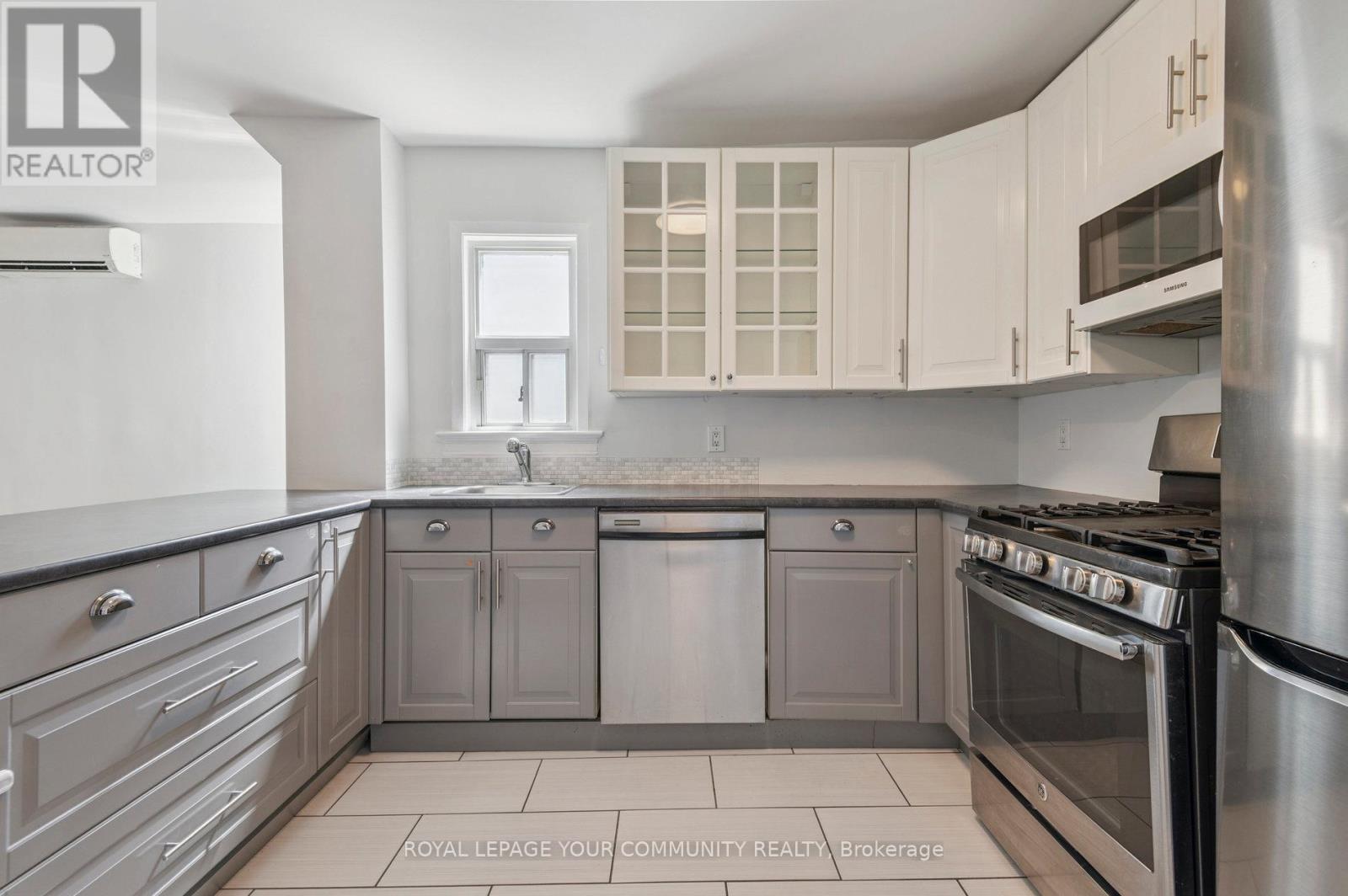 Unit 2 - 10 Coxwell Avenue, Toronto, Ontario  M4L 3A7 - Photo 4 - E12702588