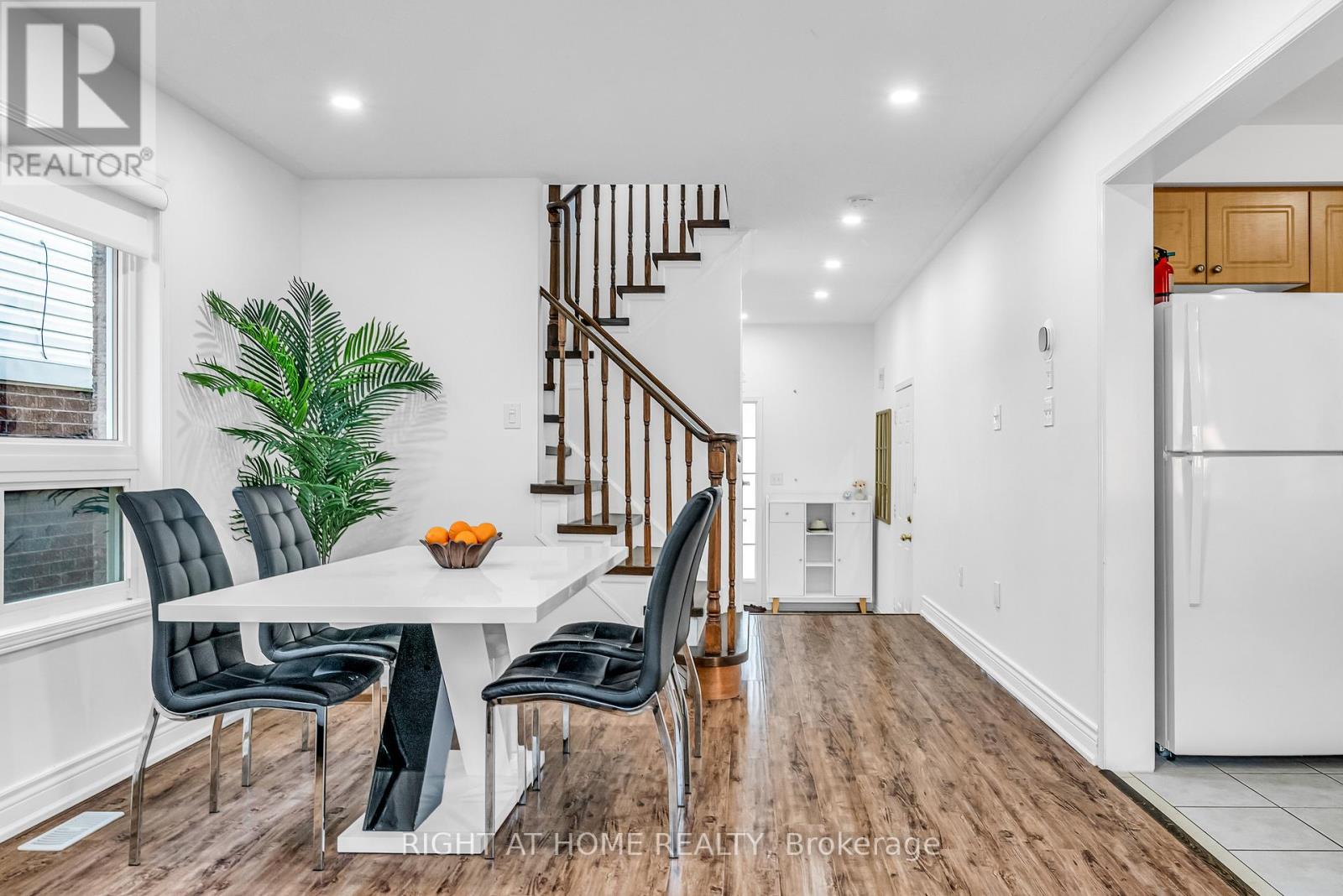 16 Warnford Circle, Ajax, Ontario  L1T 0J6 - Photo 11 - E12702594