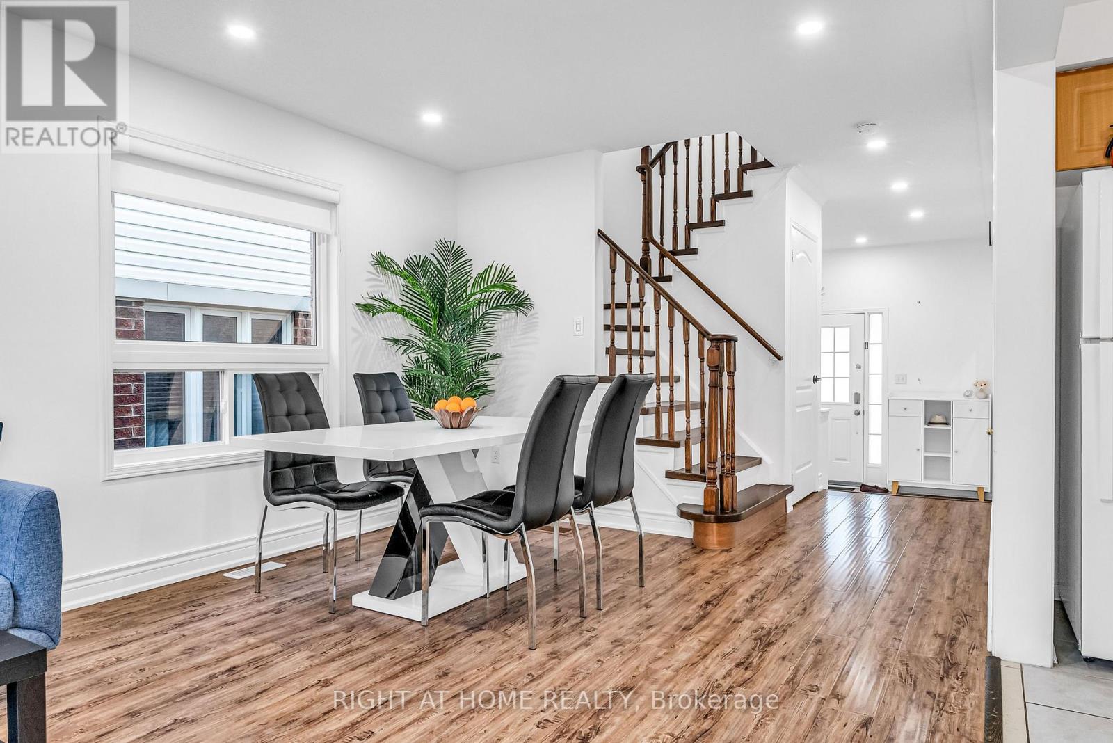 16 Warnford Circle, Ajax, Ontario  L1T 0J6 - Photo 12 - E12702594