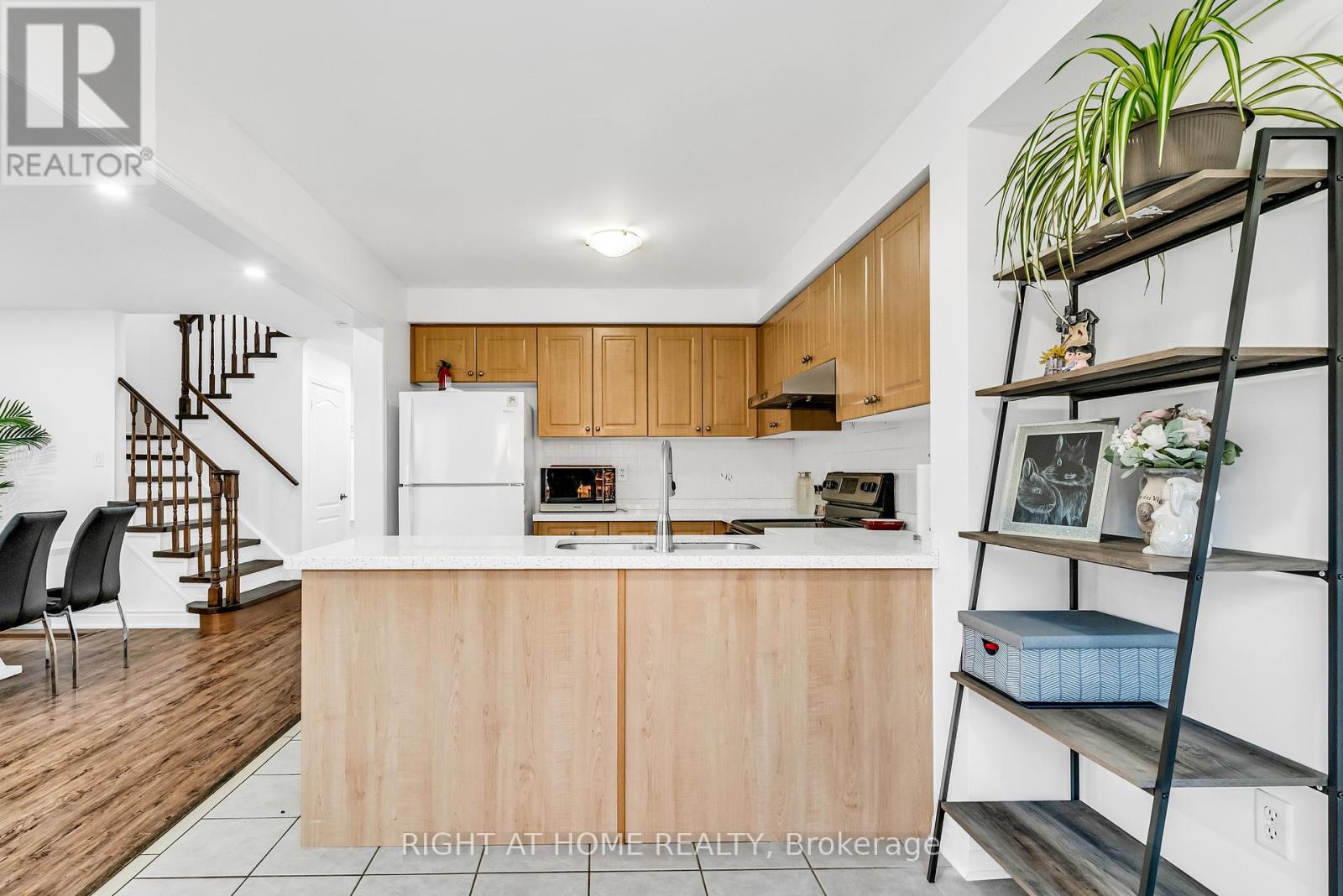 16 Warnford Circle, Ajax, Ontario  L1T 0J6 - Photo 15 - E12702594