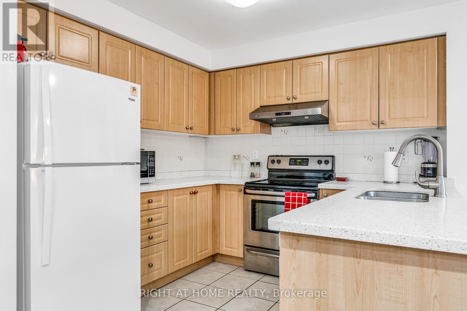 16 Warnford Circle, Ajax, Ontario  L1T 0J6 - Photo 17 - E12702594