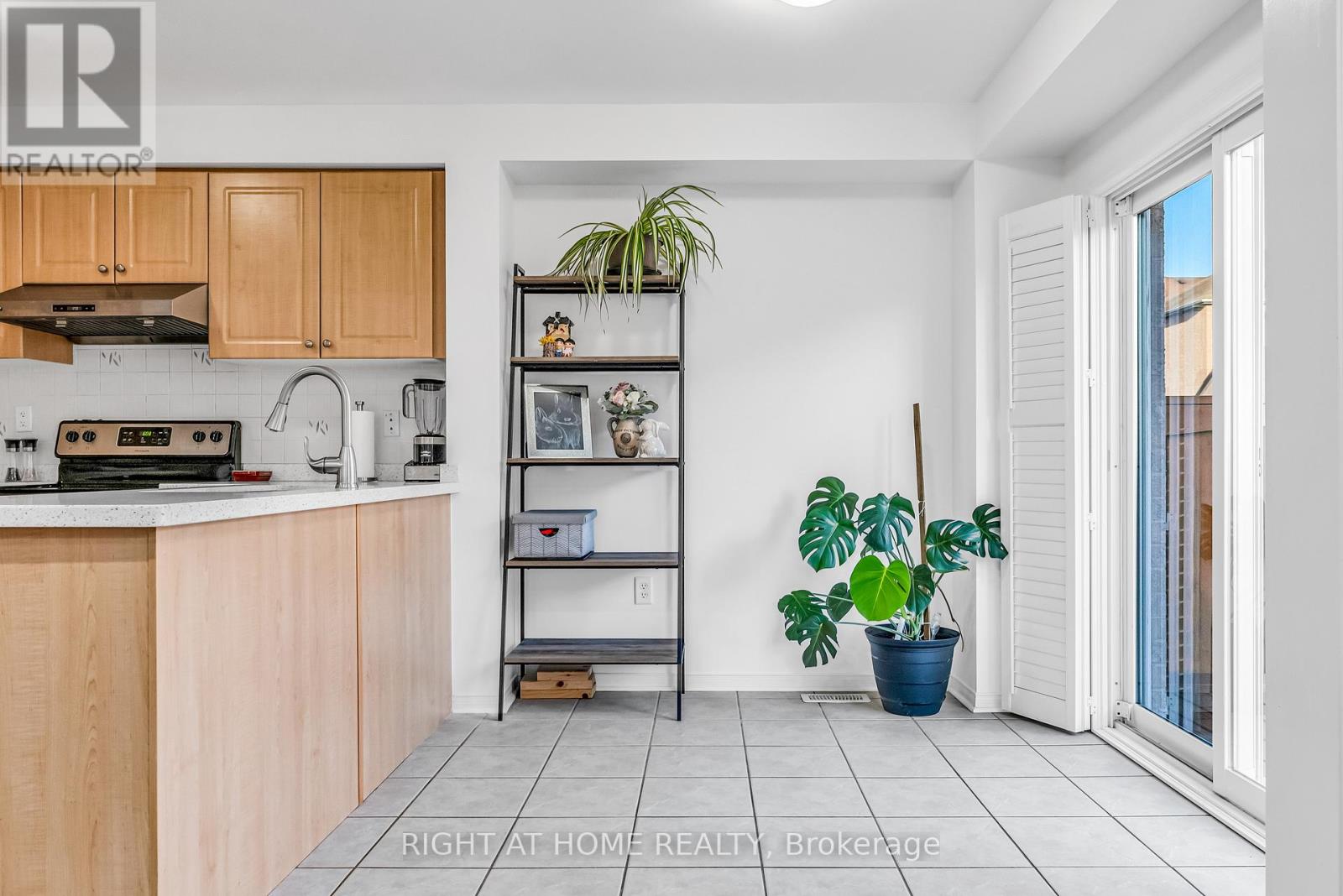 16 Warnford Circle, Ajax, Ontario  L1T 0J6 - Photo 18 - E12702594