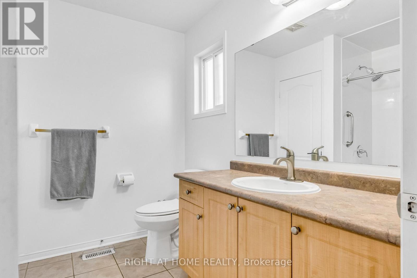 16 Warnford Circle, Ajax, Ontario  L1T 0J6 - Photo 33 - E12702594