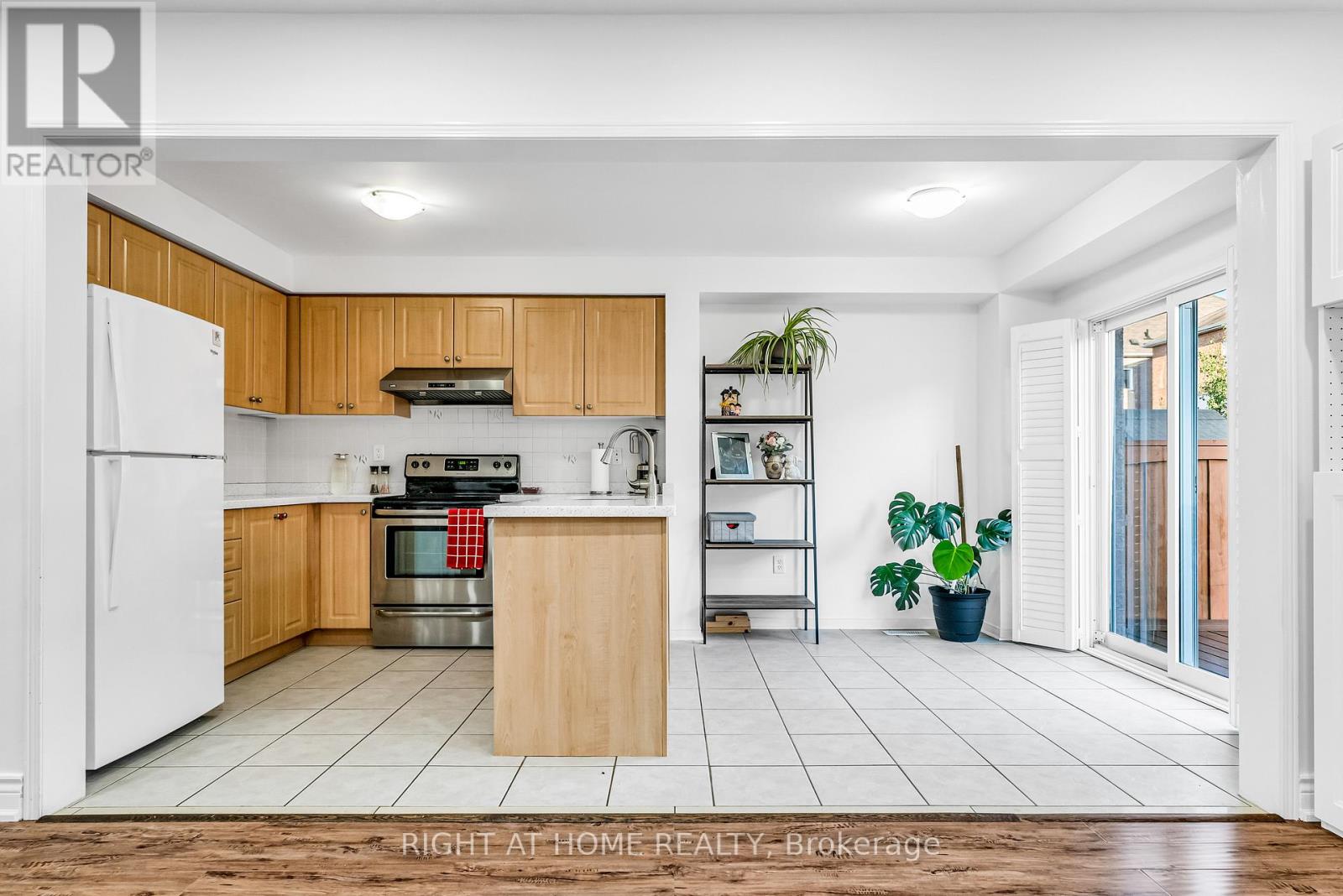 16 Warnford Circle, Ajax, Ontario  L1T 0J6 - Photo 8 - E12702594