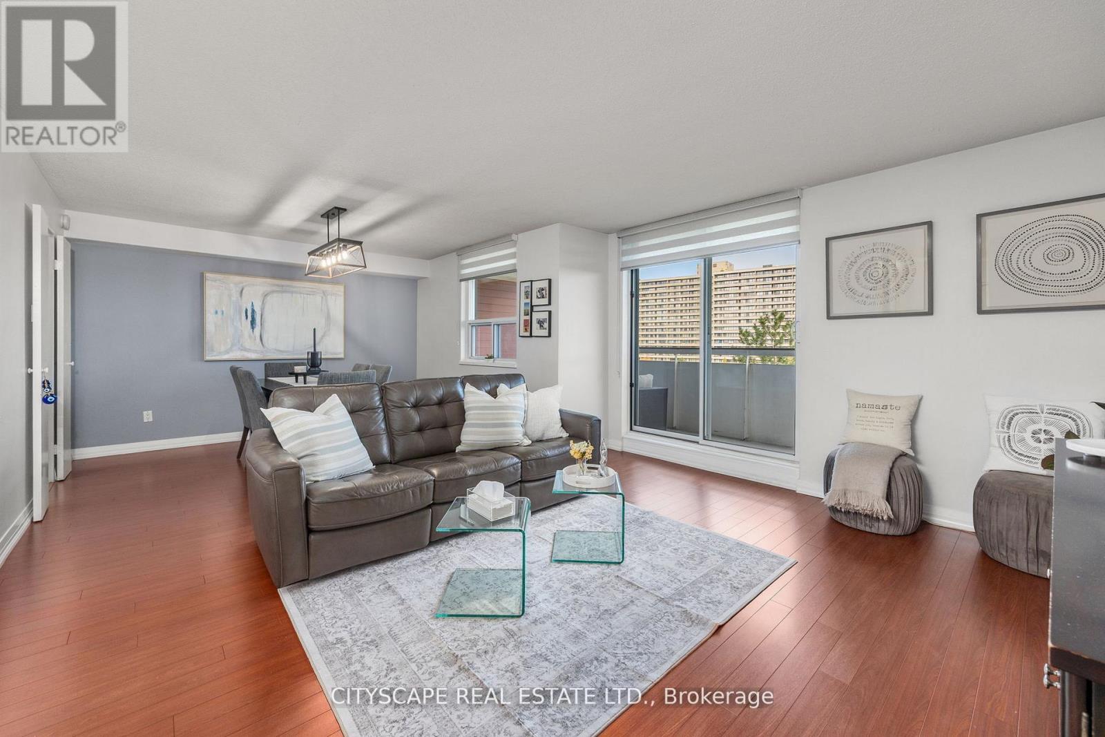 810 - 1 Royal Orchard Boulevard, Markham, Ontario  L3T 3C2 - Photo 4 - N12702354