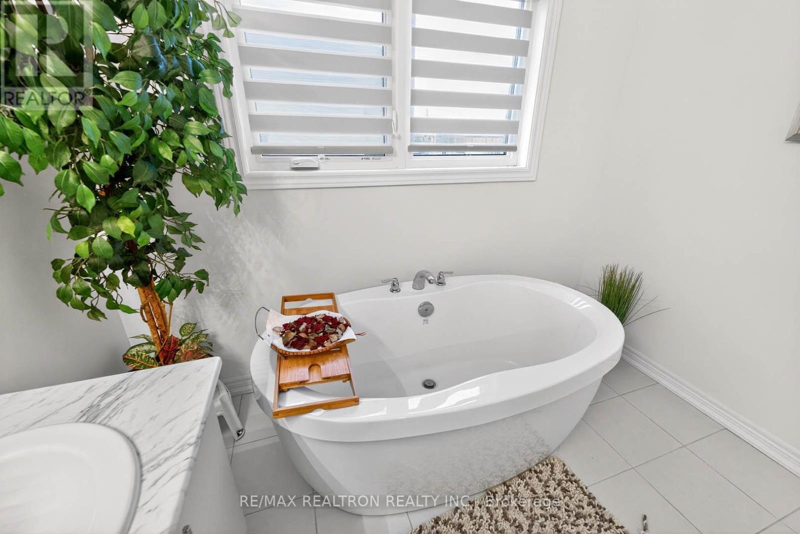 40 Wakefield Boulevard, Essa, Ontario  L3W 0L9 - Photo 36 - N12702522