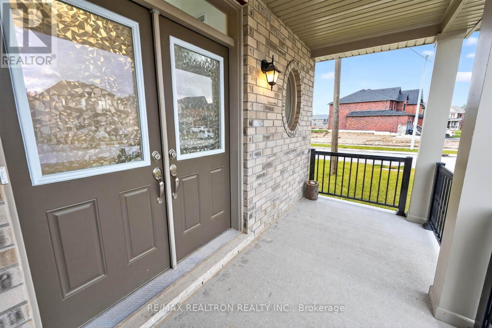 40 Wakefield Boulevard, Essa, Ontario  L3W 0L9 - Photo 4 - N12702522