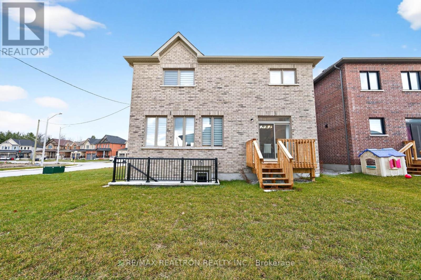 40 Wakefield Boulevard, Essa, Ontario  L3W 0L9 - Photo 50 - N12702522