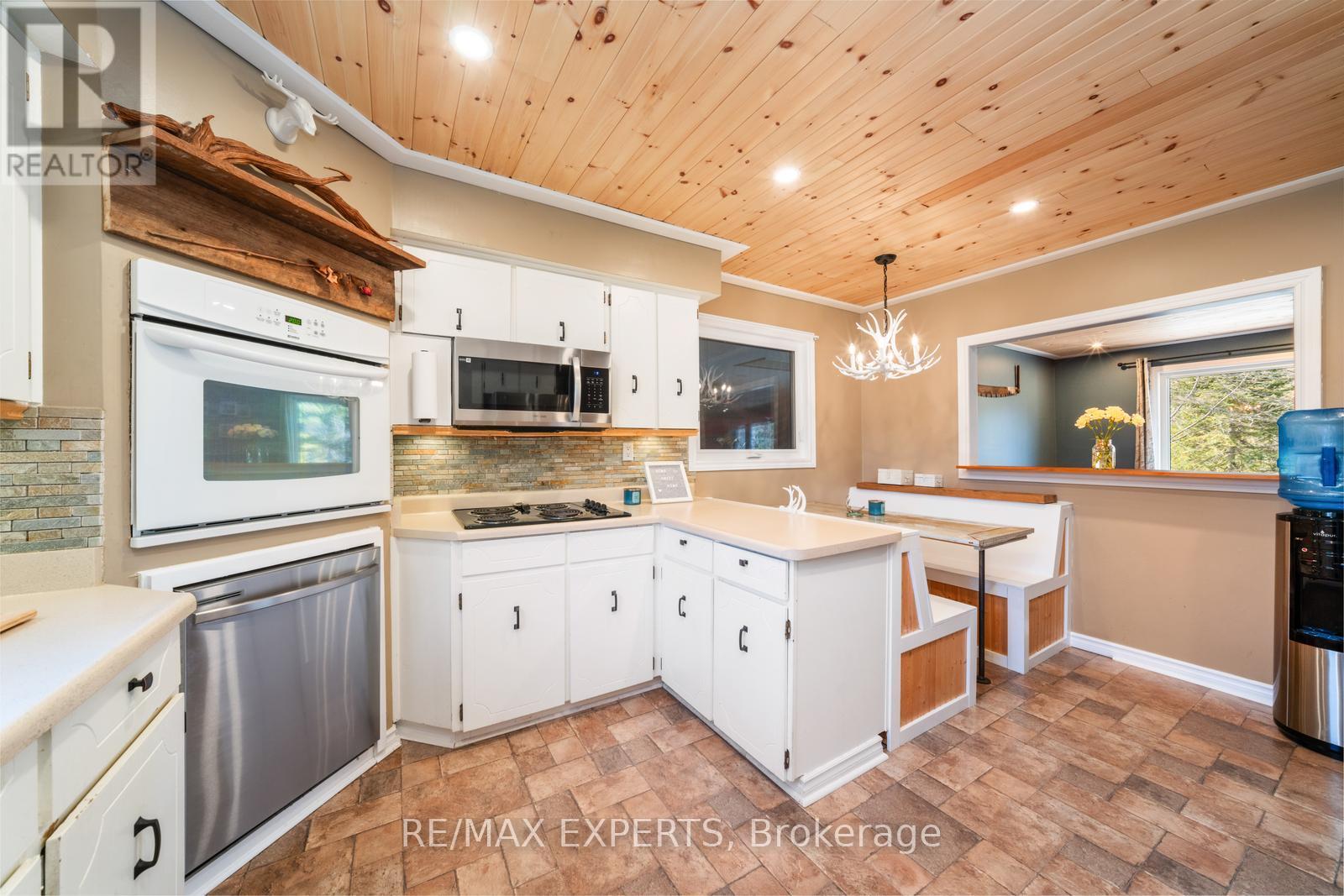 6 Otter Cove Road, Georgina, Ontario  L0E 1N0 - Photo 10 - N12702558