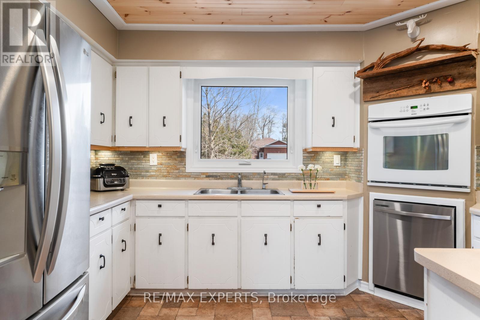 6 Otter Cove Road, Georgina, Ontario  L0E 1N0 - Photo 12 - N12702558