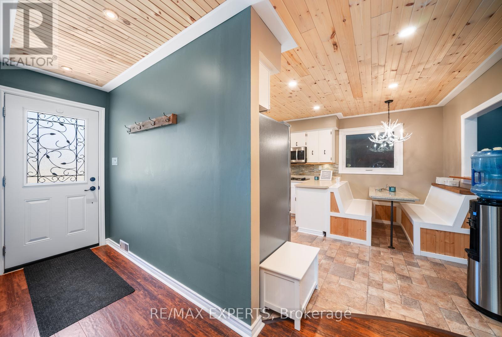 6 Otter Cove Road, Georgina, Ontario  L0E 1N0 - Photo 9 - N12702558