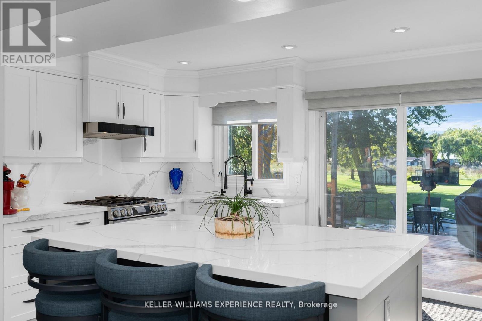 228 Bayshore Road, Innisfil, Ontario  L0L 1K0 - Photo 2 - N12702596