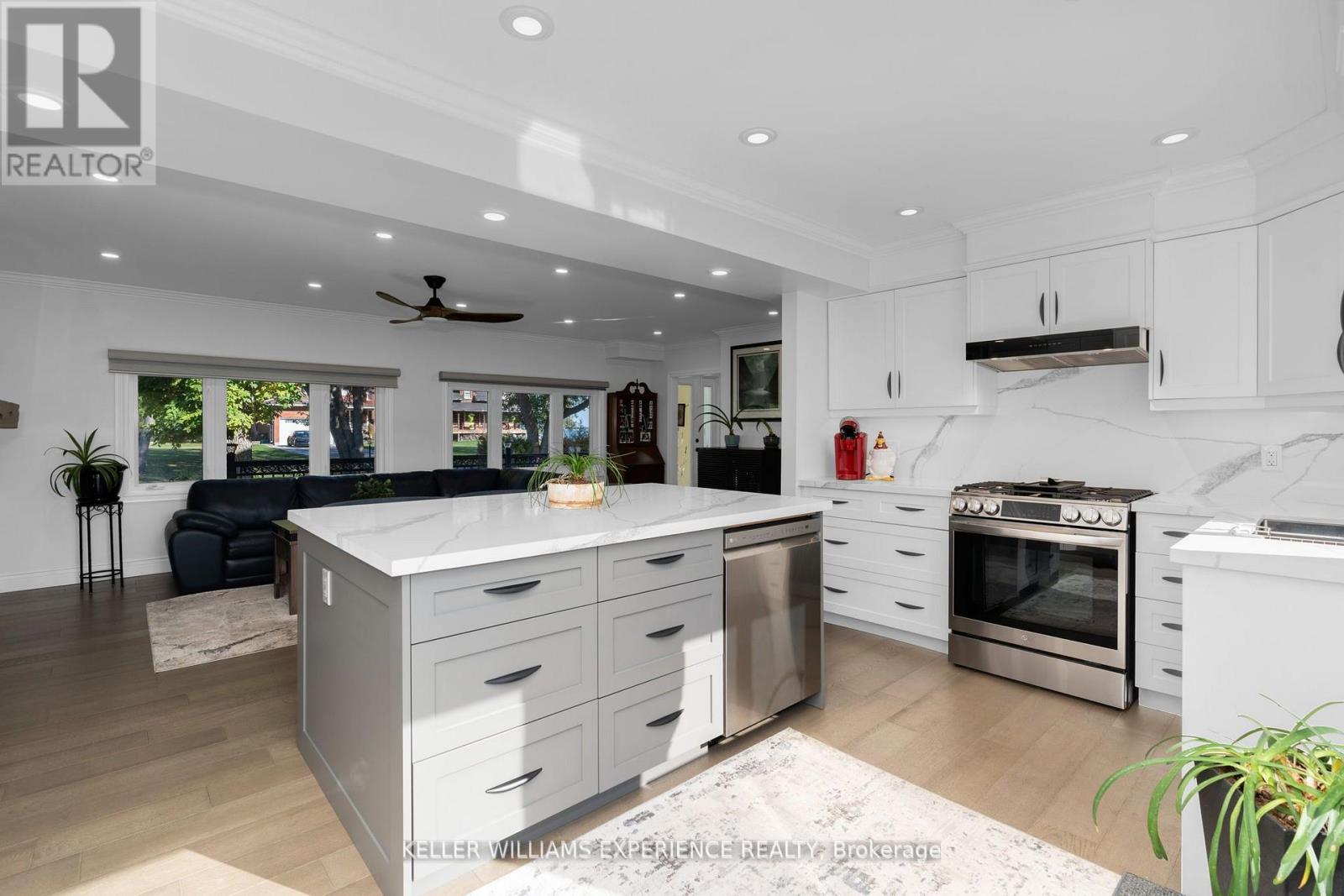 228 Bayshore Road, Innisfil, Ontario  L0L 1K0 - Photo 3 - N12702596