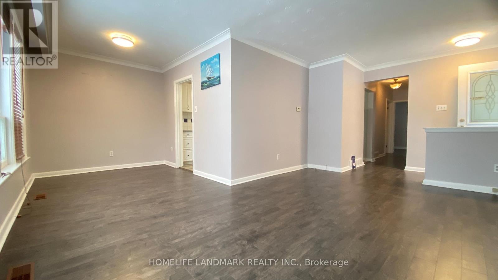 157 Sussex Avenue, Richmond Hill, Ontario  L4C 2E9 - Photo 3 - N12702600