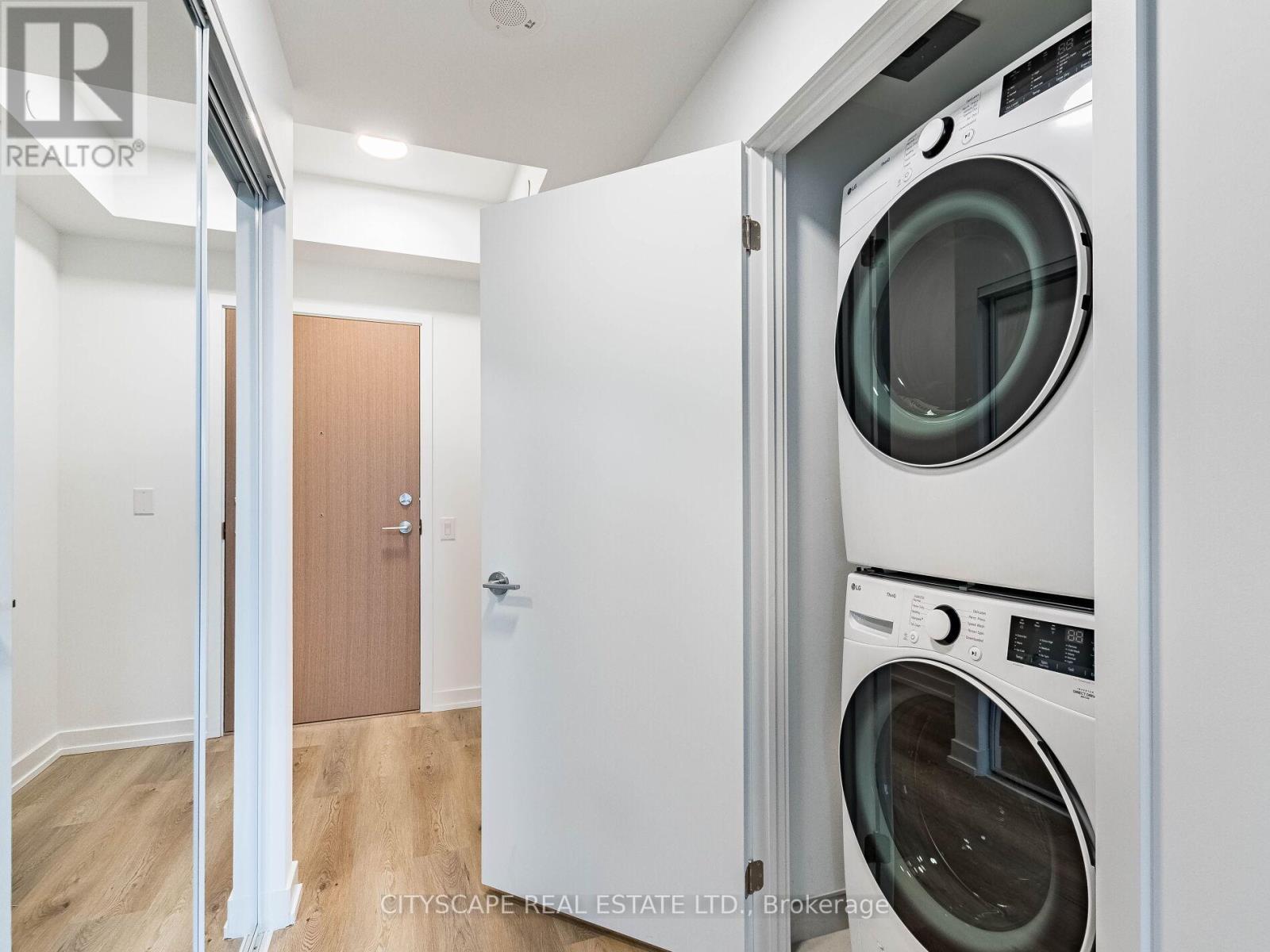 4112 - 395 Square One Drive, Mississauga, Ontario  L5B 0C6 - Photo 19 - W12702374