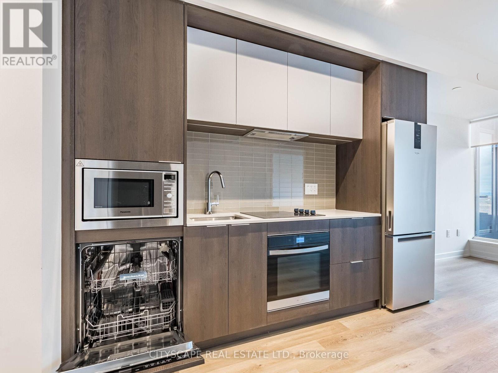 4112 - 395 Square One Drive, Mississauga, Ontario  L5B 0C6 - Photo 9 - W12702374