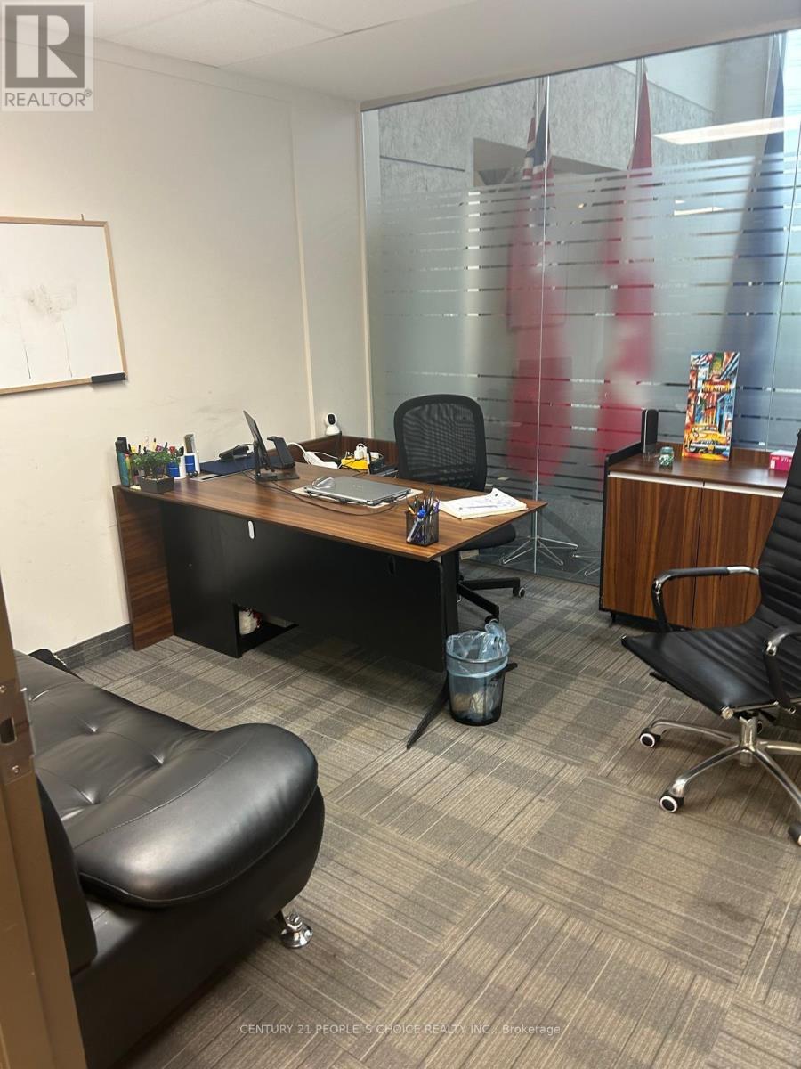 5100 Dixie Road, Mississauga, Ontario  L4W 1C9 - Photo 3 - W12702386