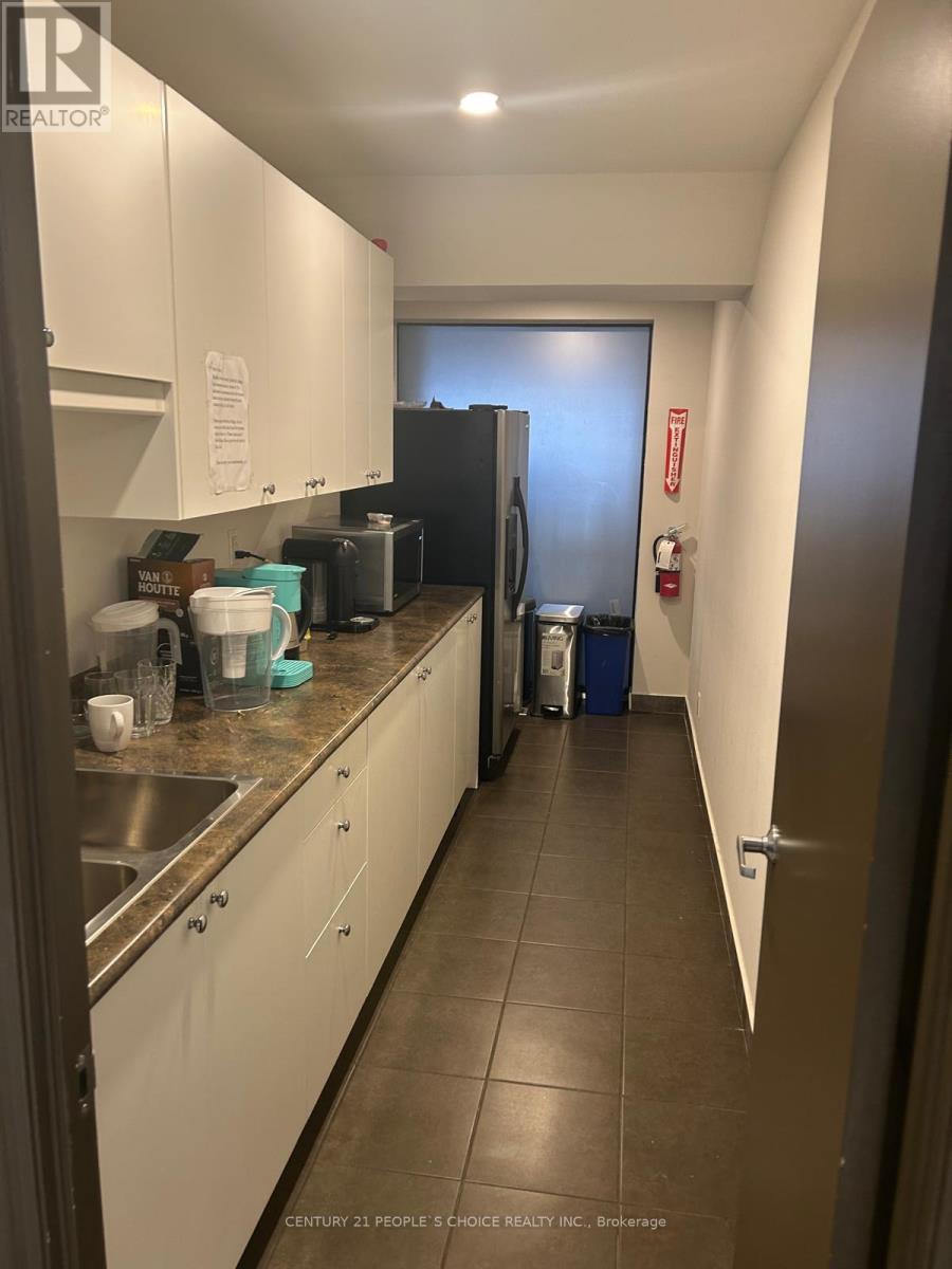 5100 Dixie Road, Mississauga, Ontario  L4W 1C9 - Photo 5 - W12702386