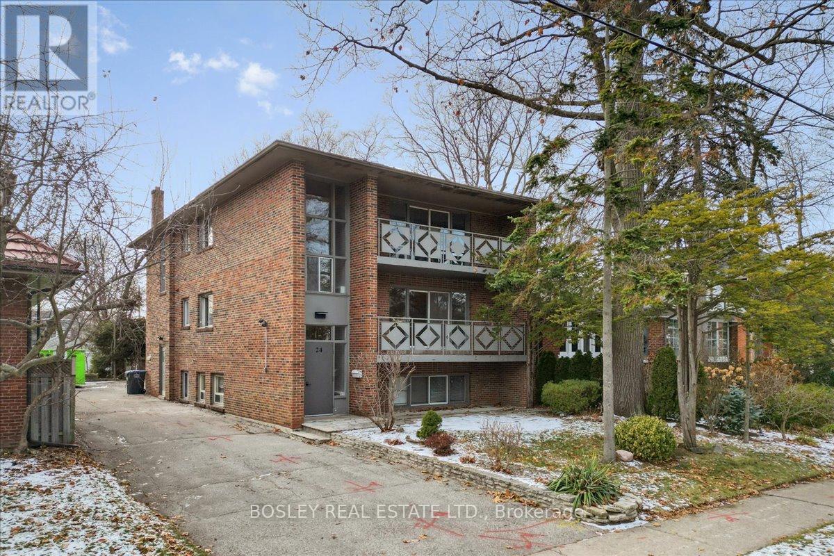 24 Oakwood Avenue, Mississauga, Ontario  L5G 3L7 - Photo 27 - W12702404