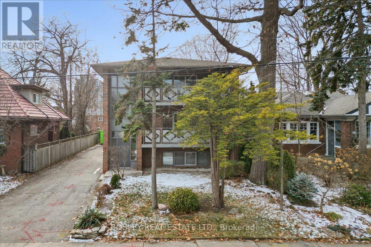 24 Oakwood Avenue, Mississauga, Ontario  L5G 3L7 - Photo 3 - W12702404