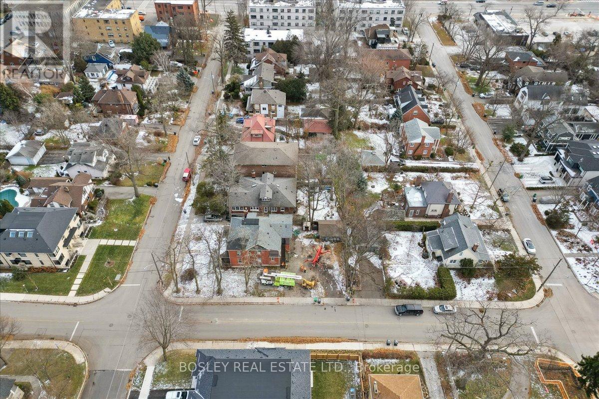 24 Oakwood Avenue, Mississauga, Ontario  L5G 3L7 - Photo 43 - W12702404