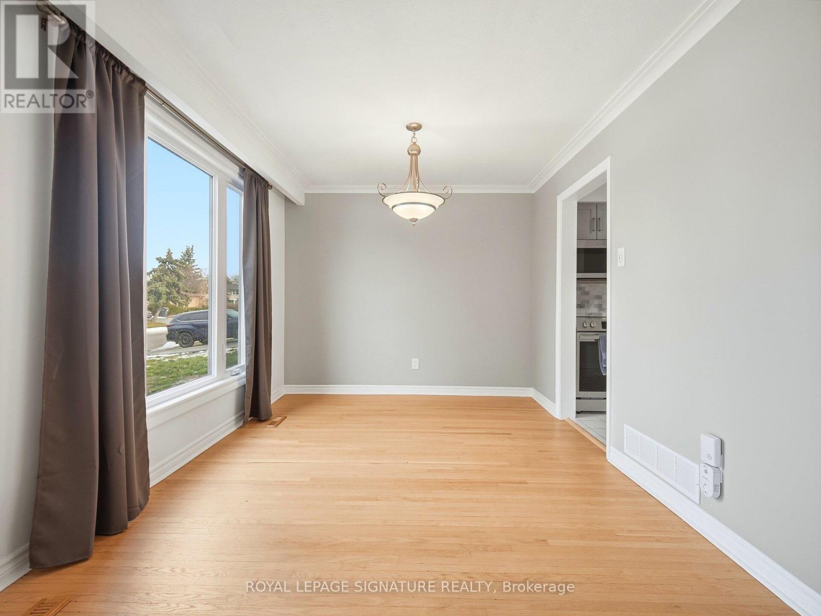 23 Caldwell Crescent, Brampton, Ontario  L6W 1A2 - Photo 13 - W12702434