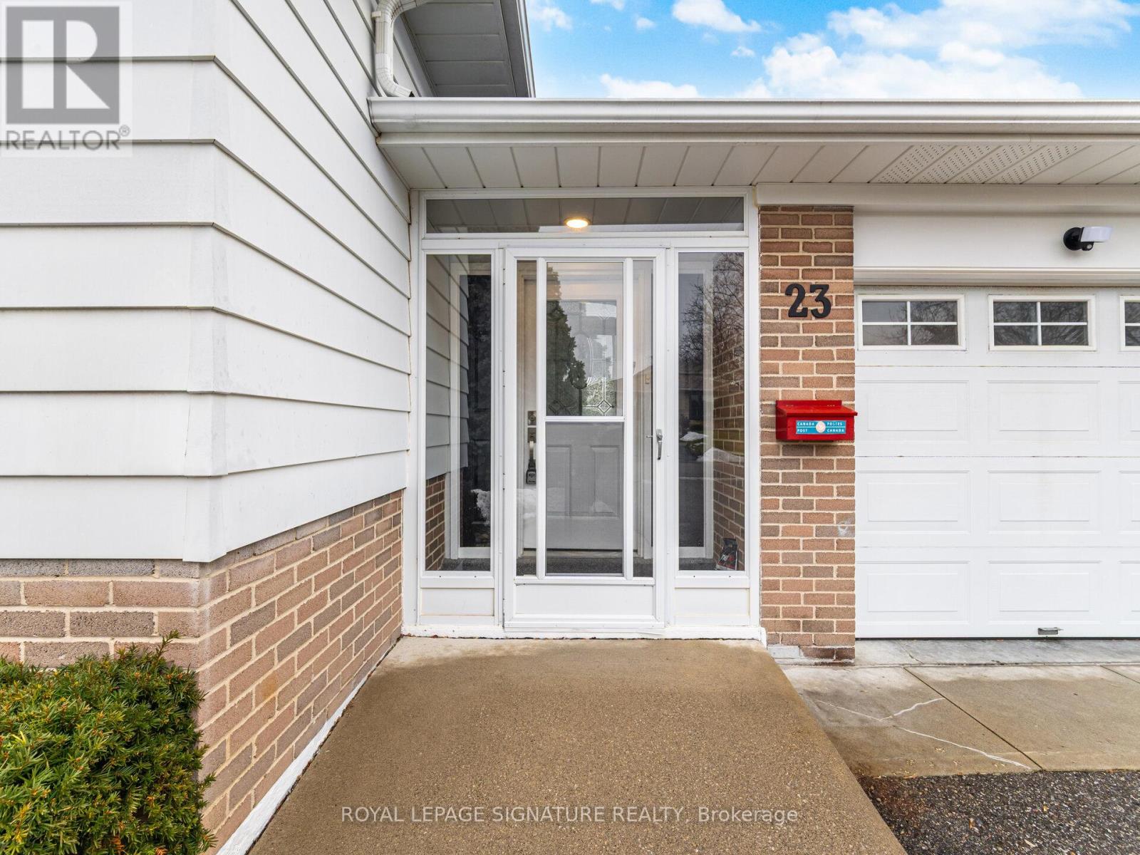 23 Caldwell Crescent, Brampton, Ontario  L6W 1A2 - Photo 3 - W12702434