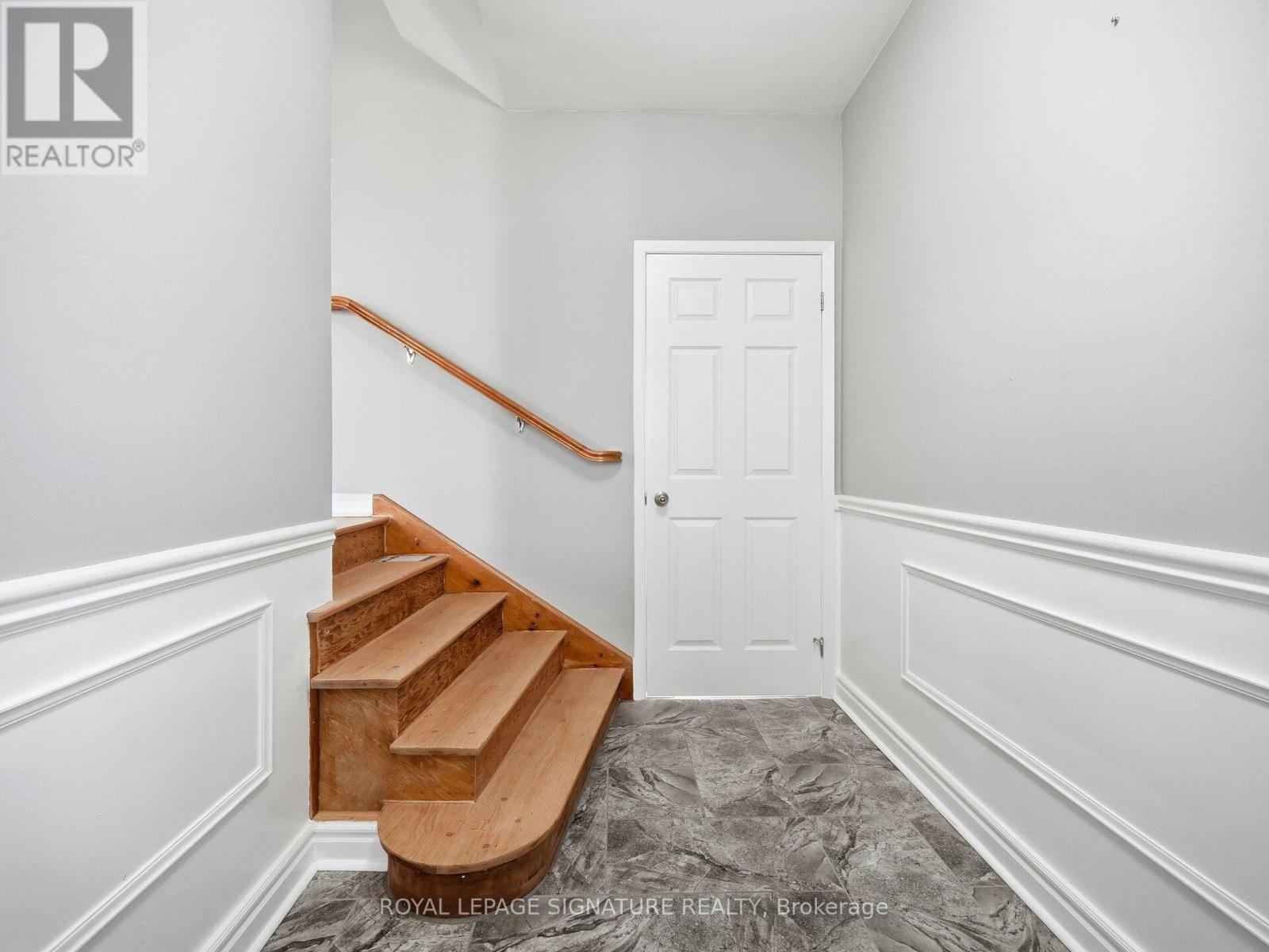 23 Caldwell Crescent, Brampton, Ontario  L6W 1A2 - Photo 5 - W12702434