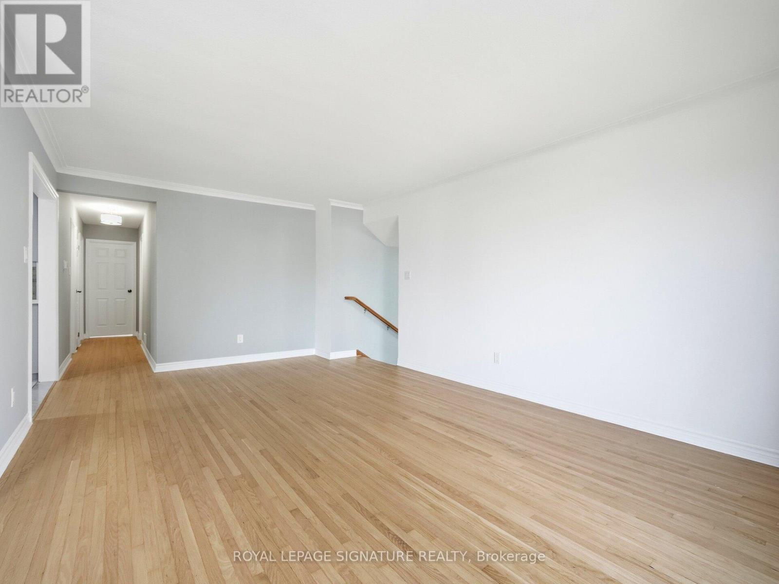 23 Caldwell Crescent, Brampton, Ontario  L6W 1A2 - Photo 9 - W12702434