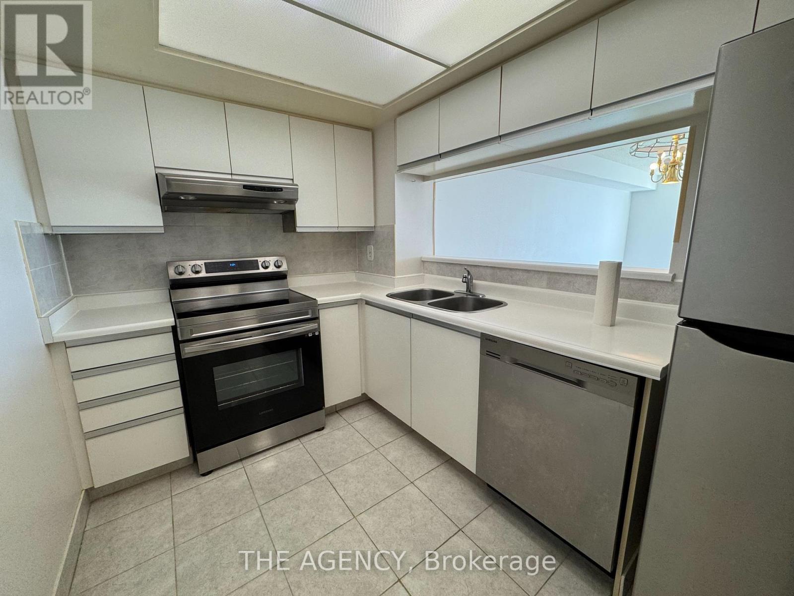 1104 - 1155 Bough Beeches Boulevard, Mississauga, Ontario  L4W 4N2 - Photo 10 - W12702450