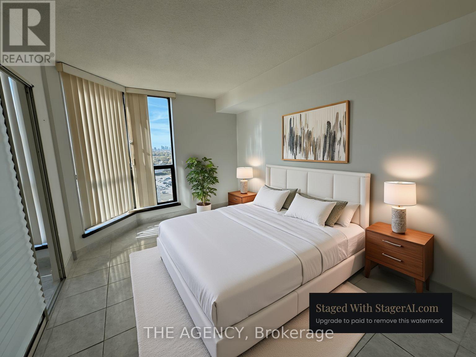 1104 - 1155 Bough Beeches Boulevard, Mississauga, Ontario  L4W 4N2 - Photo 4 - W12702450