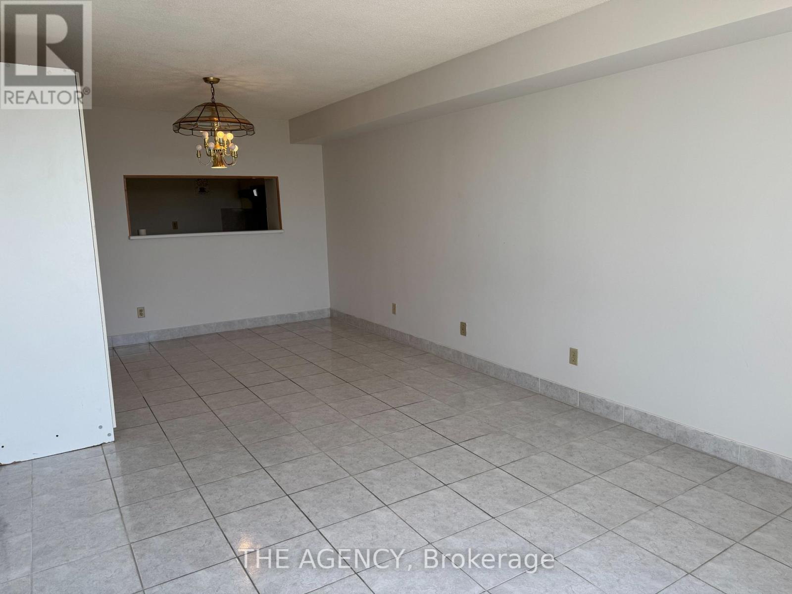 1104 - 1155 Bough Beeches Boulevard, Mississauga, Ontario  L4W 4N2 - Photo 6 - W12702450