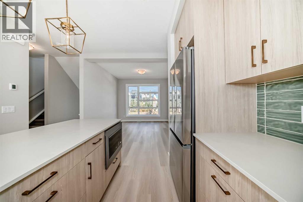 23 Lucas Way Nw, Calgary, Alberta  T3P 2C7 - Photo 4 - A2279180