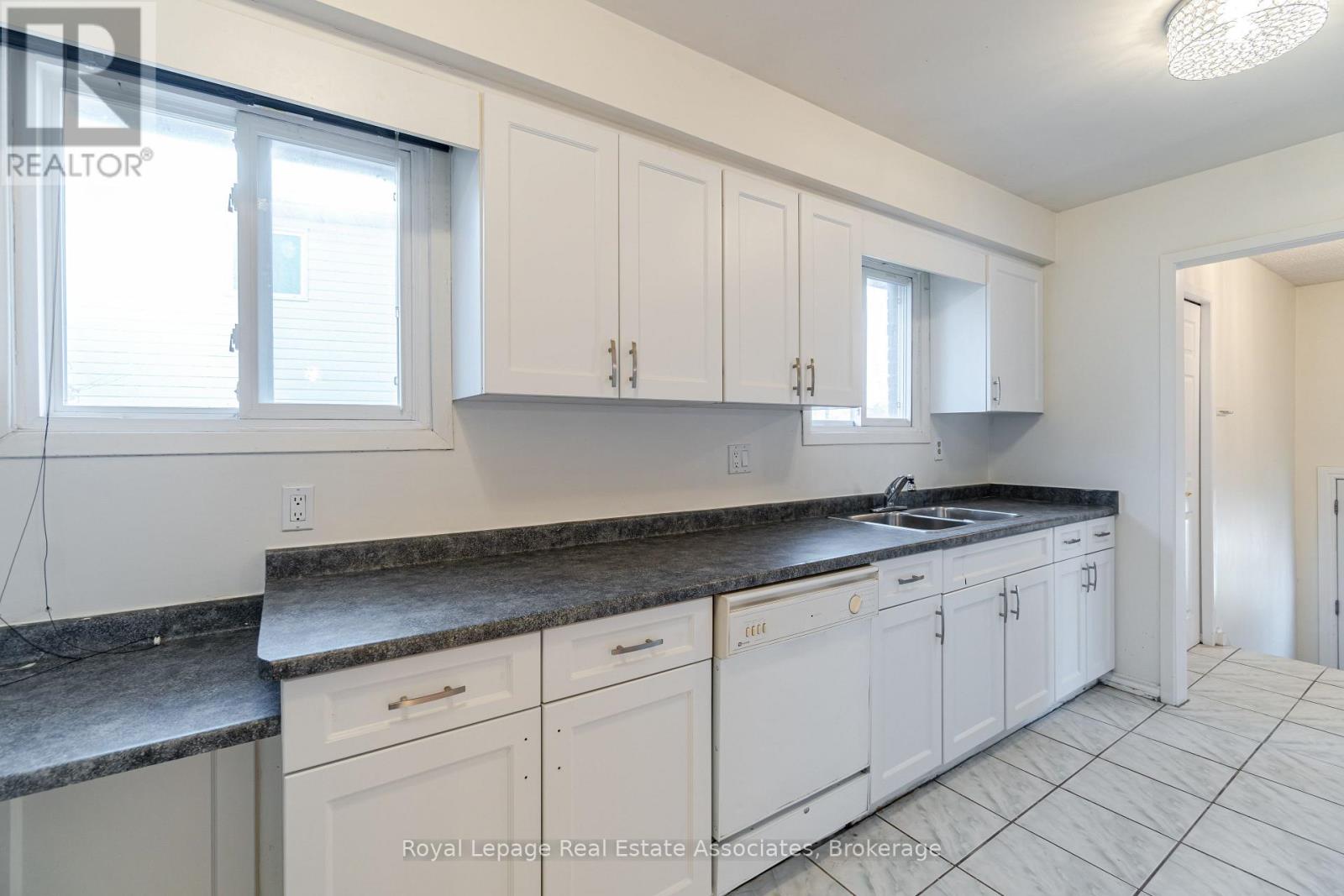 3301 Tallmast Crescent, Mississauga, Ontario  L5L 1K1 - Photo 7 - W12702494