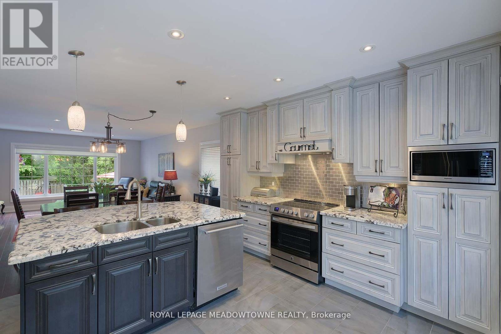 2818 Folkway Drive, Mississauga, Ontario  L5L 2H9 - Photo 10 - W12702514