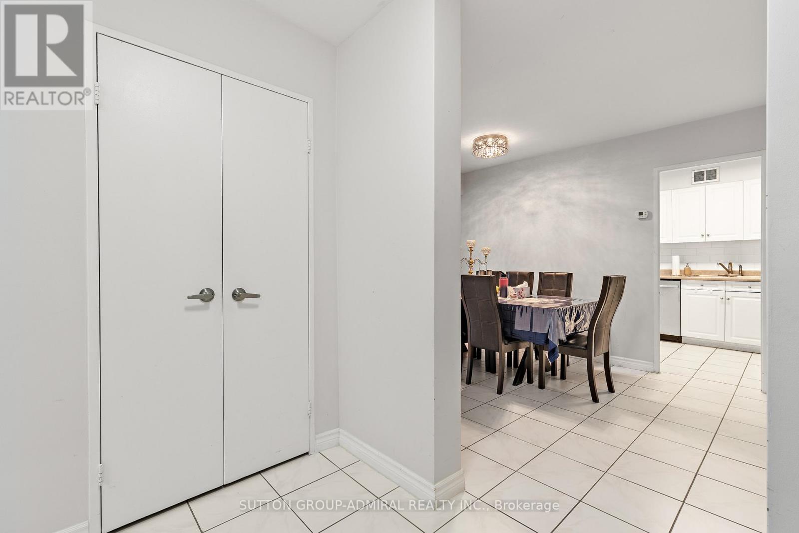 712 - 25 Four Winds Drive, Toronto, Ontario  M3J 1K8 - Photo 3 - W12702538