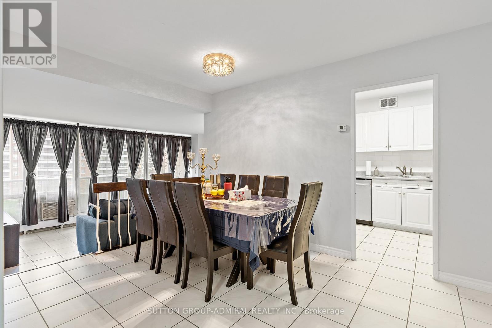 712 - 25 Four Winds Drive, Toronto, Ontario  M3J 1K8 - Photo 4 - W12702538