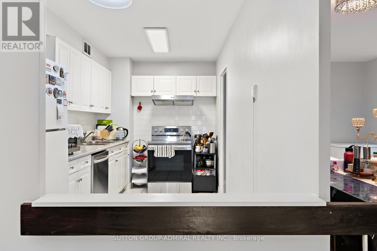 712 - 25 Four Winds Drive, Toronto, Ontario  M3J 1K8 - Photo 6 - W12702538