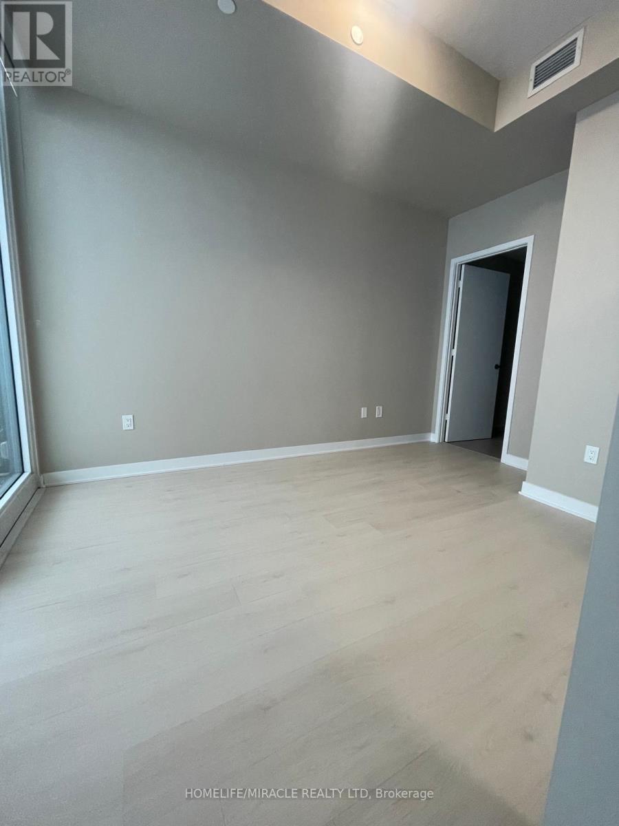 5404 - 3900 Confederation Parkway, Mississauga (City Centre), Ontario  L5B 0M3 - Photo 3 - W12702546