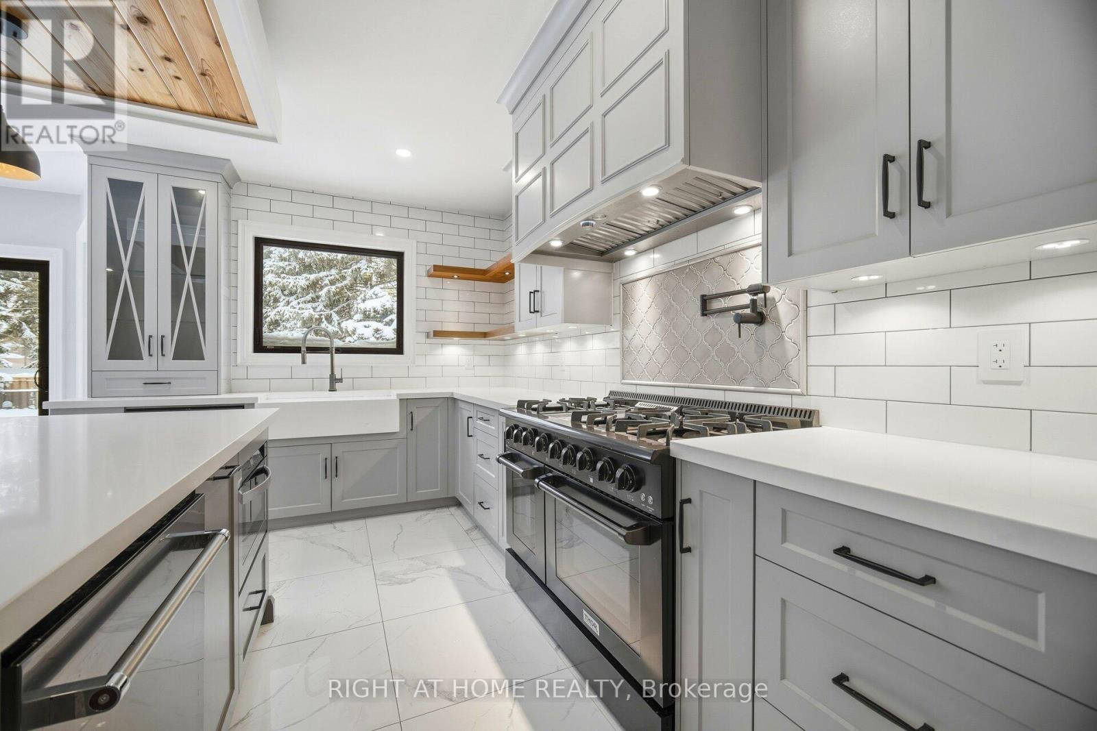 1340 Greeneagle Drive, Oakville, Ontario  L6M 2M9 - Photo 13 - W12702614