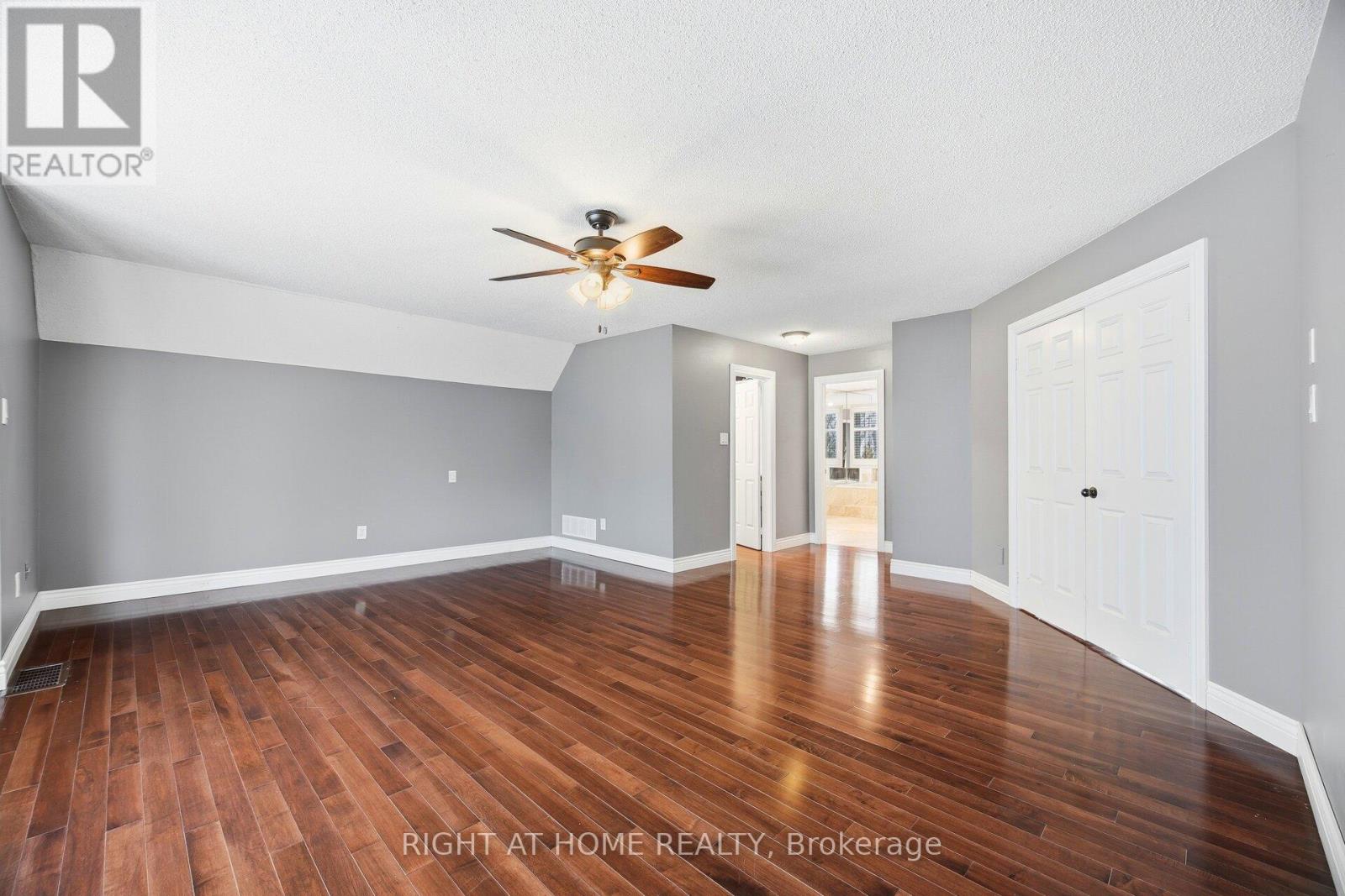 1340 Greeneagle Drive, Oakville, Ontario  L6M 2M9 - Photo 23 - W12702614