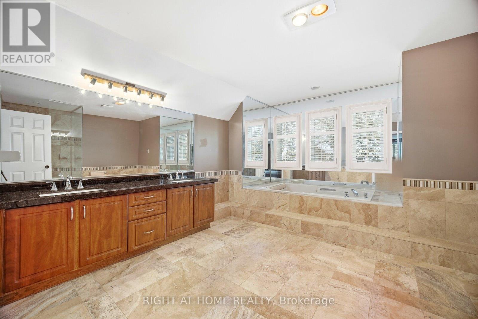 1340 Greeneagle Drive, Oakville, Ontario  L6M 2M9 - Photo 24 - W12702614