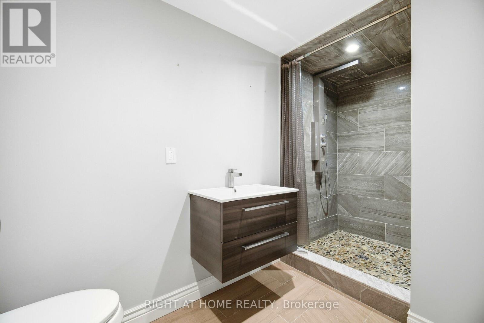 1340 Greeneagle Drive, Oakville, Ontario  L6M 2M9 - Photo 37 - W12702614