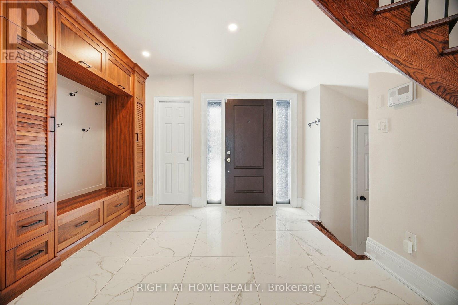 1340 Greeneagle Drive, Oakville, Ontario  L6M 2M9 - Photo 4 - W12702614