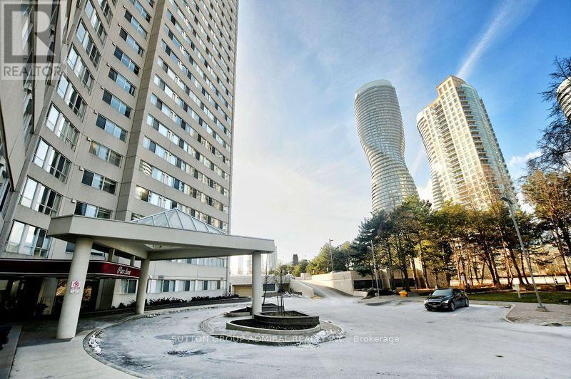 609 - 3700 Kaneff Crescent, Mississauga, Ontario  L5A 4B8 - Photo 2 - W12702618