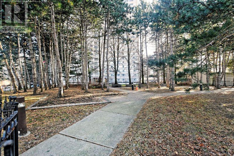 609 - 3700 Kaneff Crescent, Mississauga, Ontario  L5A 4B8 - Photo 37 - W12702618