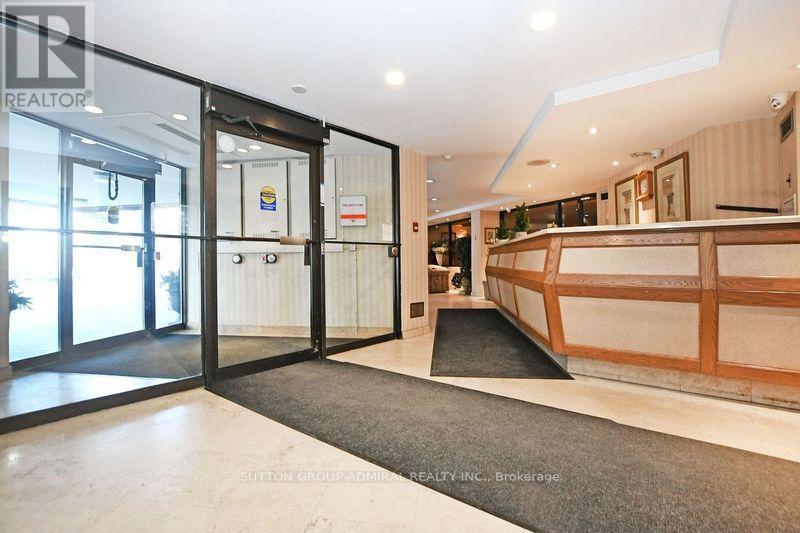 609 - 3700 Kaneff Crescent, Mississauga, Ontario  L5A 4B8 - Photo 4 - W12702618